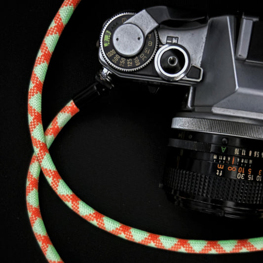 Adjustable night photography camera strap