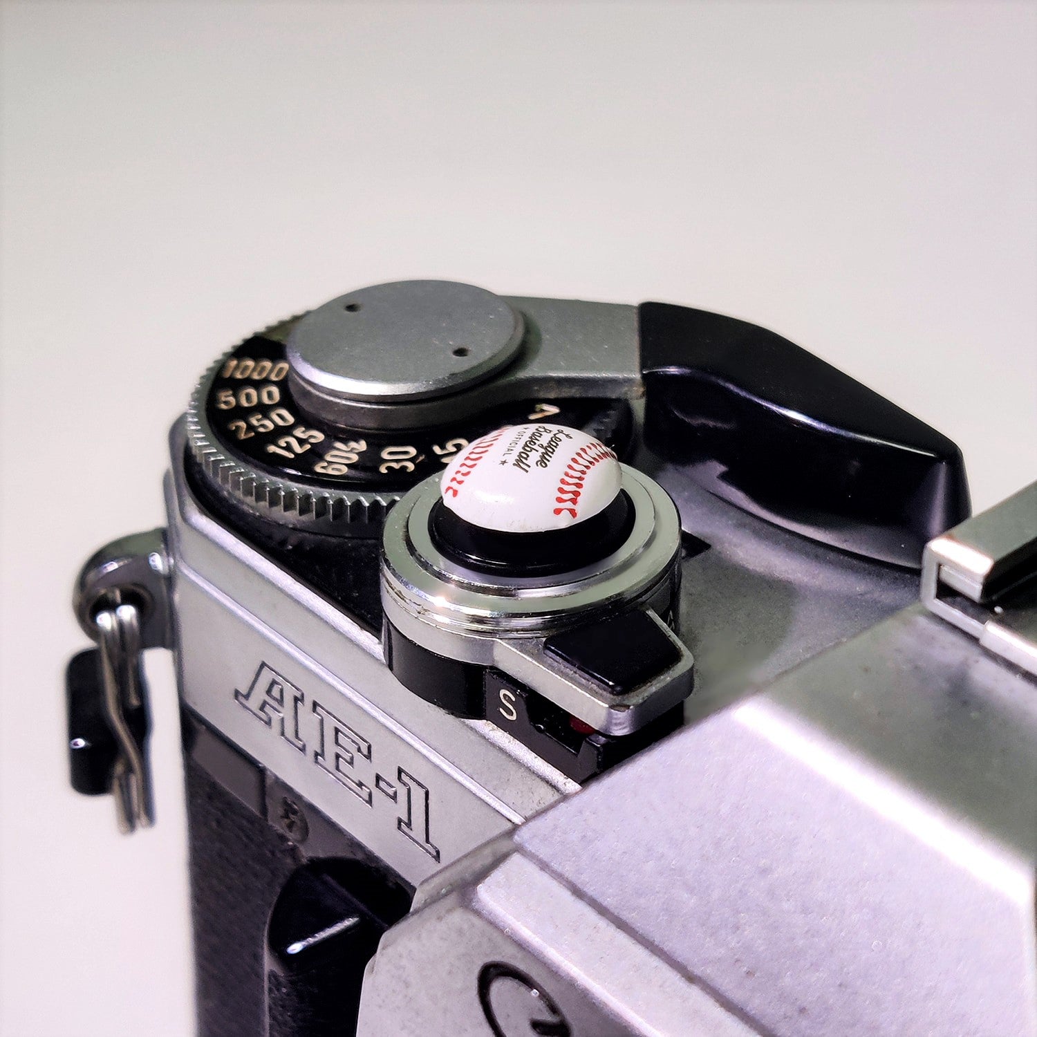 brass shutter release button on canon ae-1