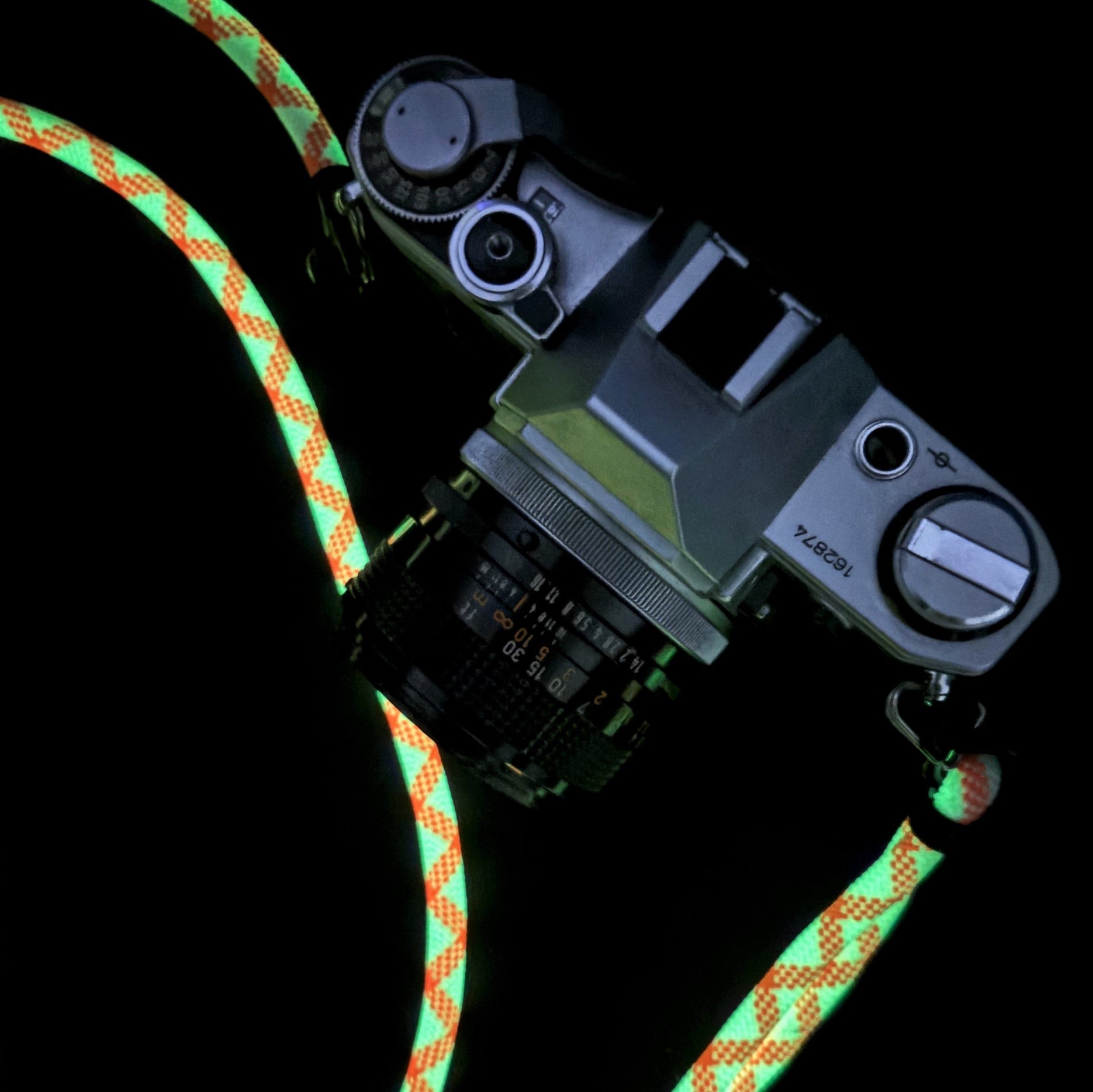 Rope-style camera strap with glow for DSLR