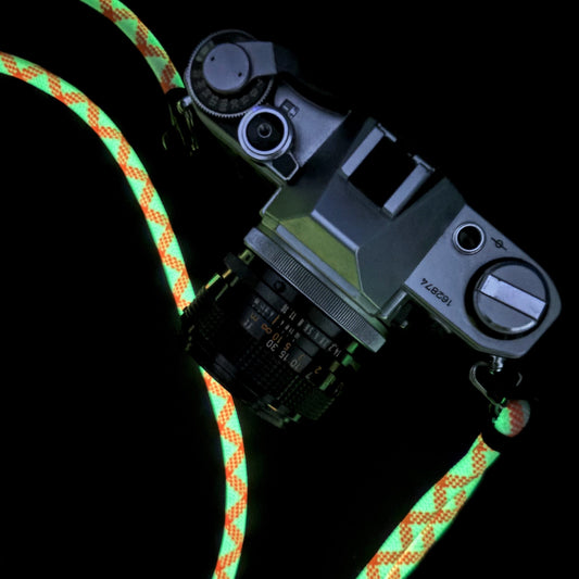 Rope-style camera strap with glow for DSLR