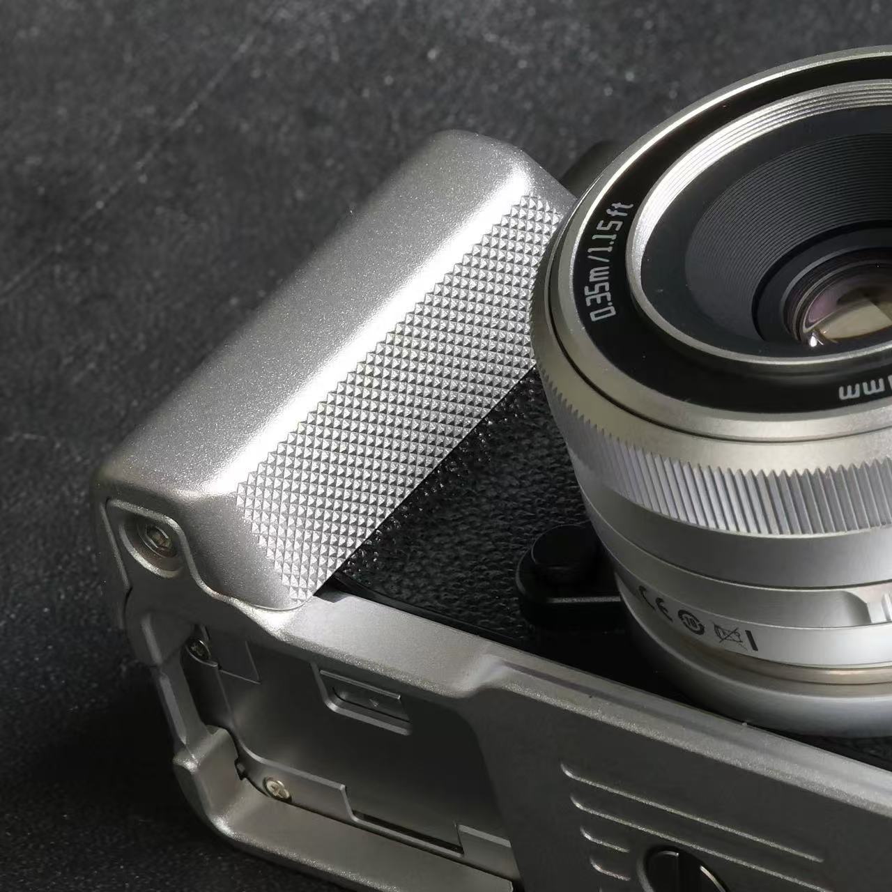 fujifilm x-e5 silver hand grip detail