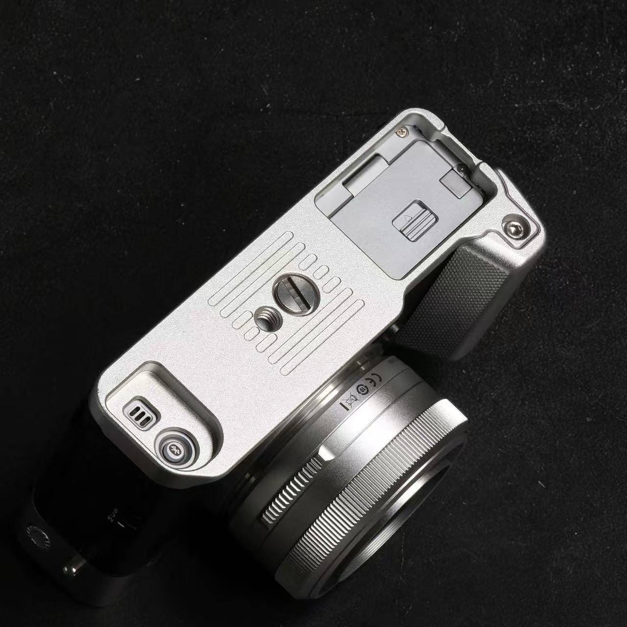 fujifilm x-e5 metal hand grip back