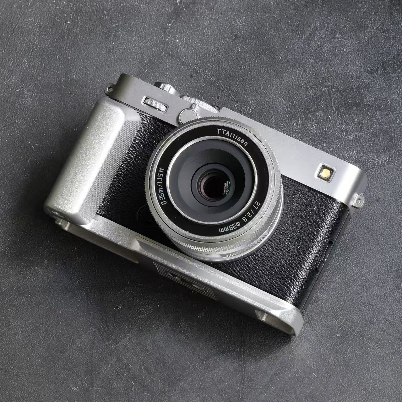 fujifilm x-e5 metal hand grip overview