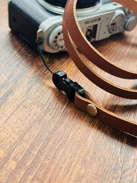 Litchi grain cowhide leather strap detail