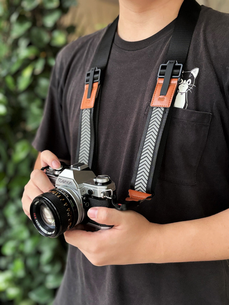 Outdoor travel camera strap with quick release buckle