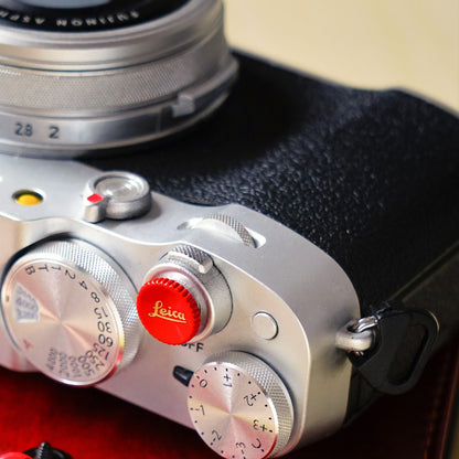 Einbrennlack – Leica Auslöseknopf