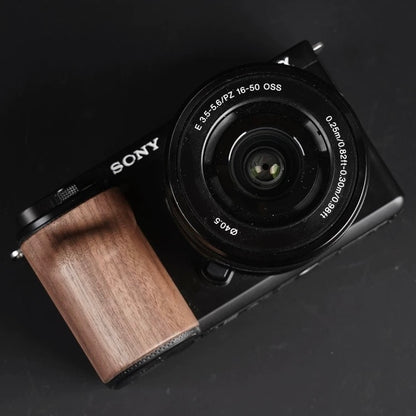 Wooden ergonomic grip for Sony ZV-E10 with natural grain